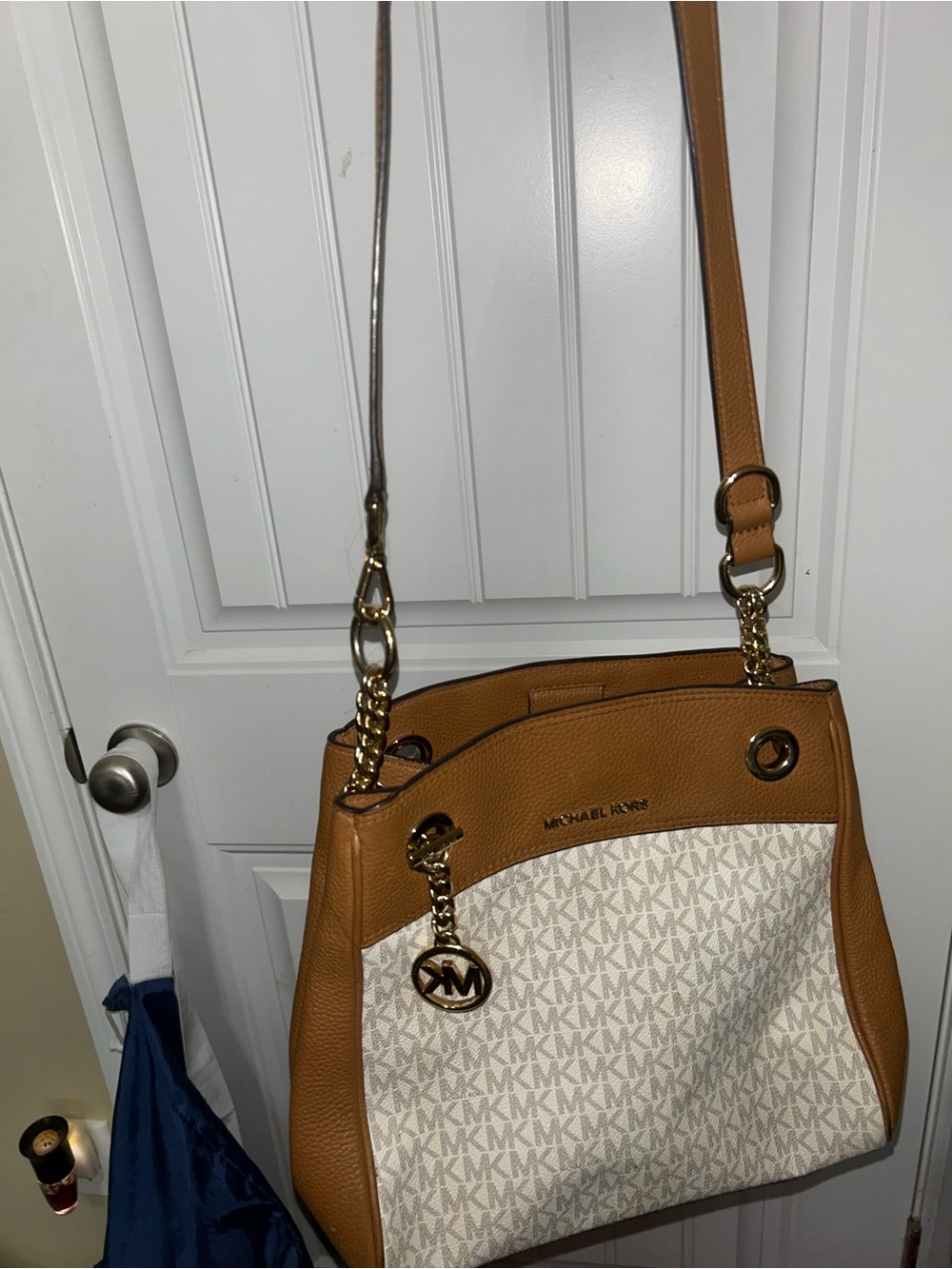 Michael Kors Tan and Cream jet set legacy Chain-Accent Shoulder Bag